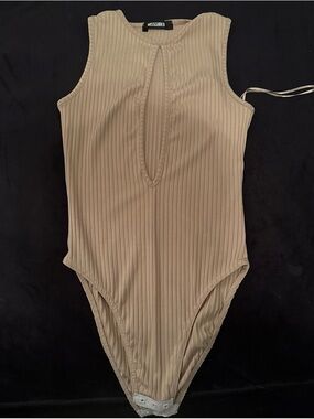 Missguided Beige Ribbed Sleeveless Bodysuit with Front Keyhole
